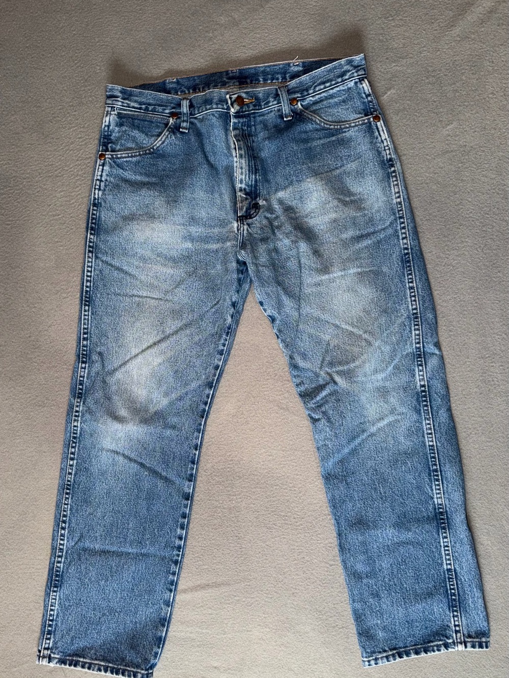 Wrangler Men's Relaxed Light Blue Denim Jeans 38x30